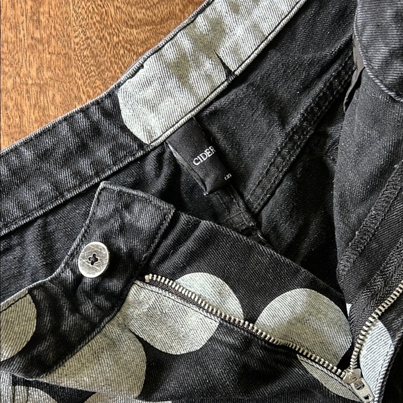 CIDER | Floral Black and Gray Jeans | CURVE & PLUS - Picture 2 of 5
